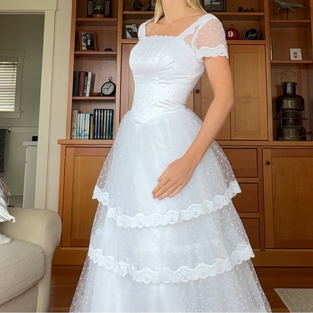 Vintage Style White Lace Tiered Wedding Gown - Picture 4 of 5